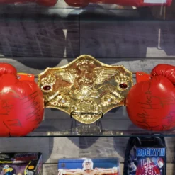 Hogan's Beach Shop Hulk Hogan Signed Tuf-Wear Boxing Glove