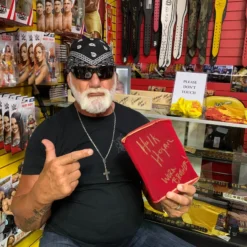 Hogan's Beach Shop Ring Worn Knee Pad Straight From Hogans Vault SIGNED